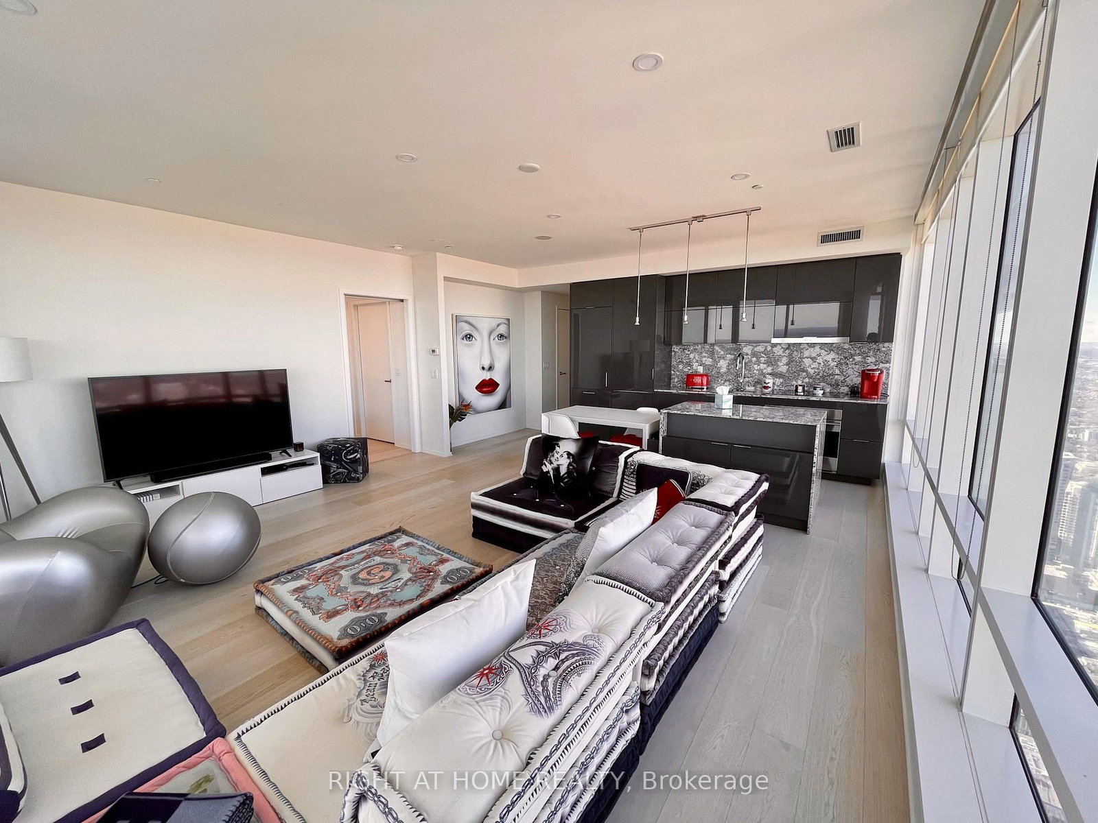 1 Bloor Street main photo