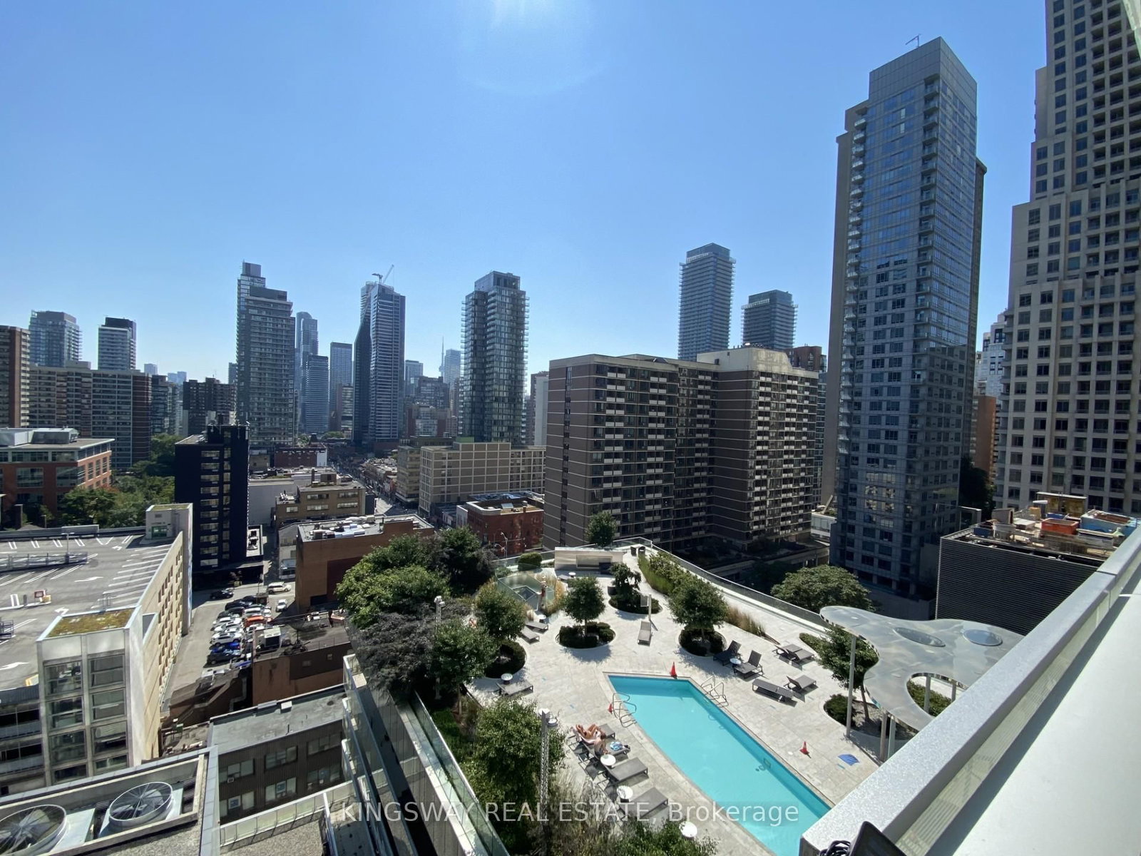 1 BLOOR Street main photo